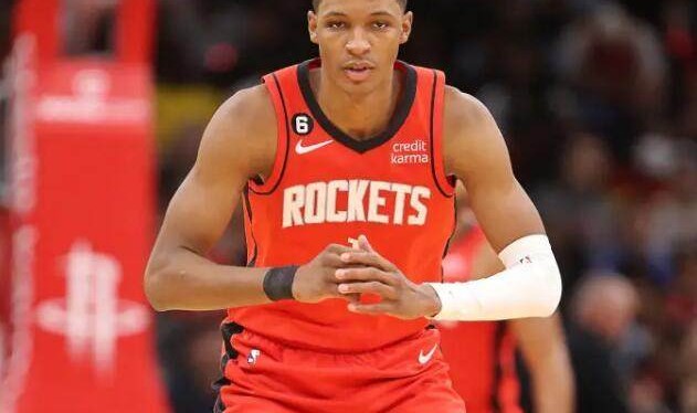 火箭探花打中锋更凶狠！攻防一体对投篮超有信心