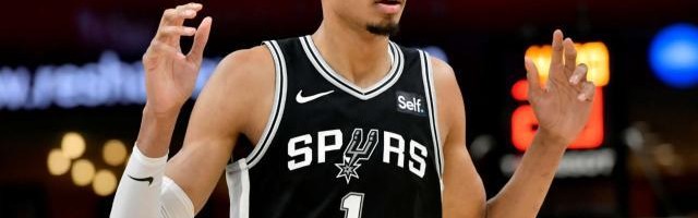 开云APP-数据全面缩水 三分疯狂打铁！二年级的文班撞墙了？