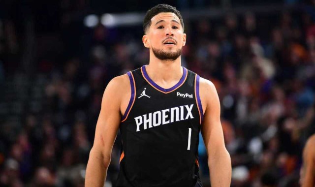 太阳轰18-0连续3季横扫奇才 布克17+8榜眼萨尔19+15